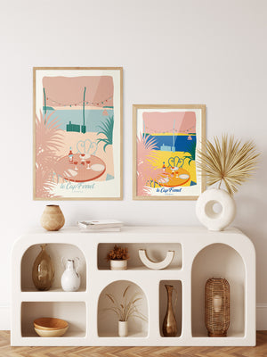 Affiches Cap Ferret – La Cabane en 30x40 cm et 50x70 cm, mix de tailles et de couleurs dans une décoration bord de mer.
