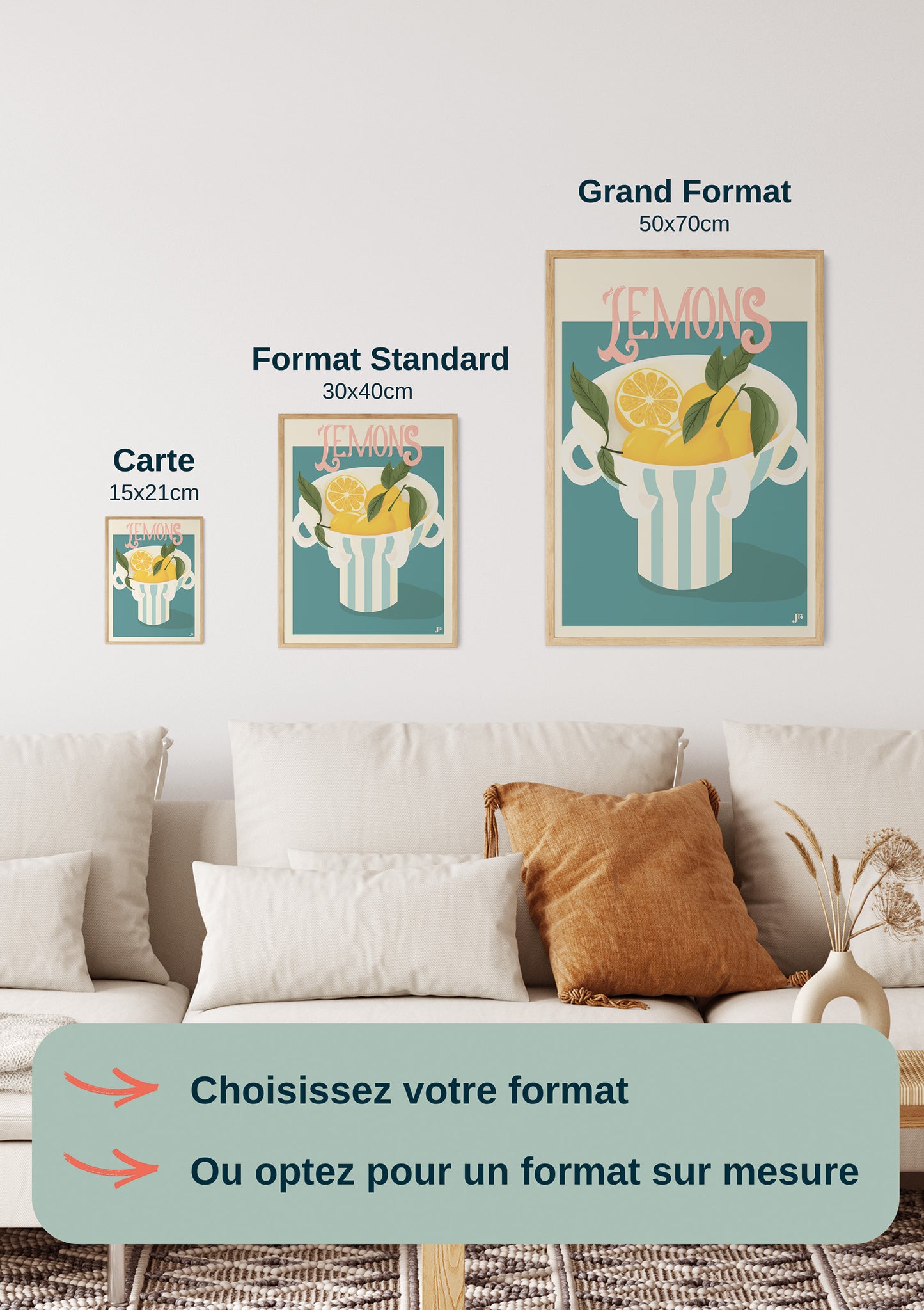 Comparatif des formats de l’affiche Lemons Bloom présenté en carte 15x21cm, format standard 30x40 cm et grand format 50x70 cm sur un mur de salon.