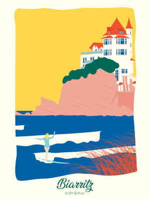 Carte postale illustrée intitulée “Biarritz, La Surfeuse” par Julie Roubergue, représentant la Villa Belza en fond et une surfeuse en premier plan dans les tons vifs.