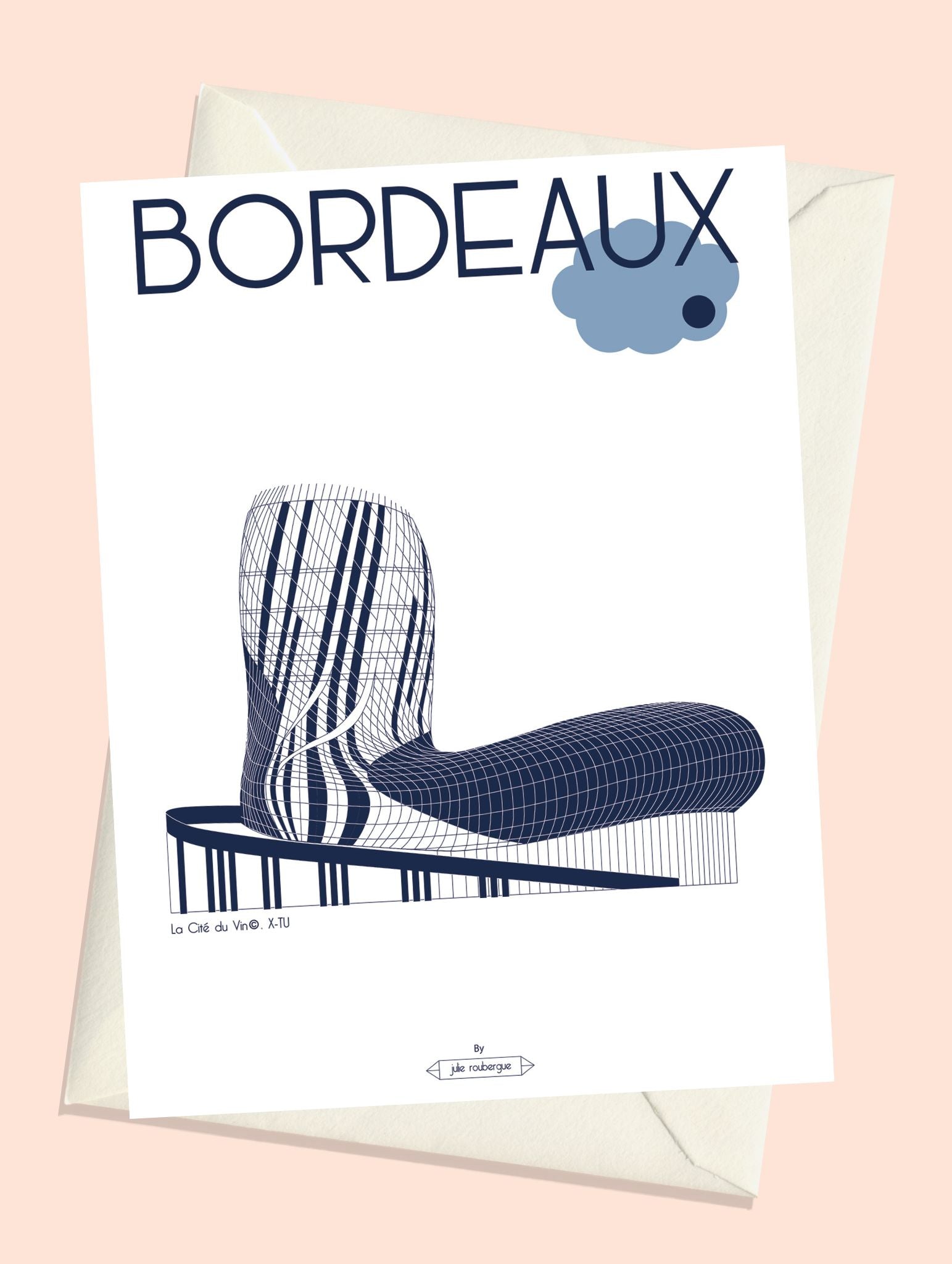 Carte postale Bordeaux – La Cité du Vin (version fond blanc) avec son enveloppe, illustration stylisée en lignes marine du bâtiment architectural signé X-TU.