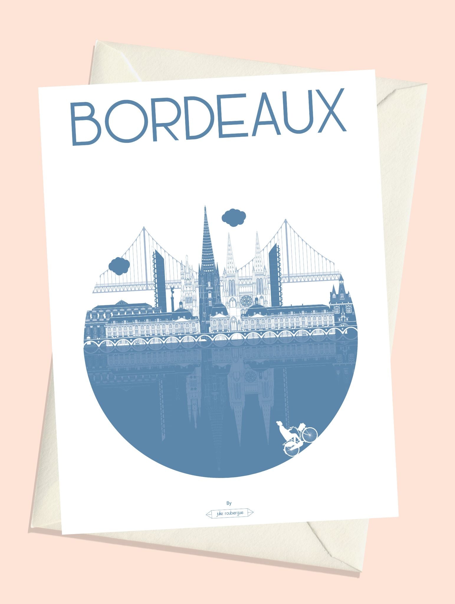 Carte postale illustrée intitulée “Bordeaux, La Ville” par Julie Roubergue, représentant de façon graphique les monuments emblématiques de Bordeaux en bleuet.