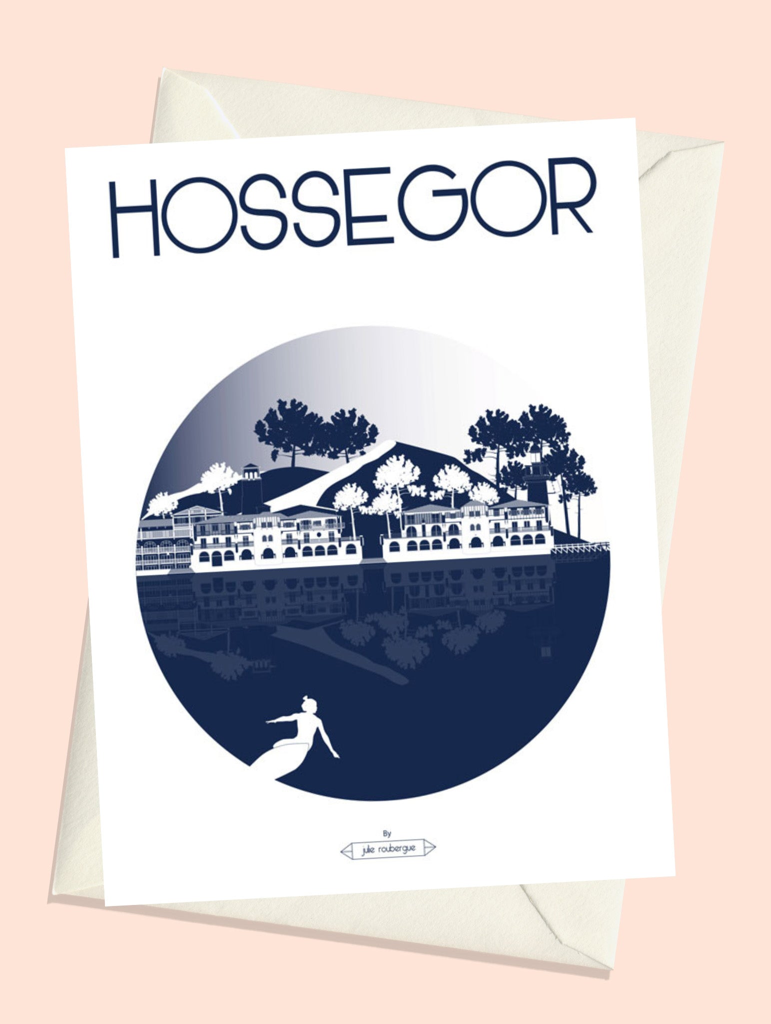 Carte postale illustrée intitulée “Hossegor, La Ville” par Julie Roubergue, représentant les lieux emblématiques de cette station blalnéaire de la côte landaise en marine.