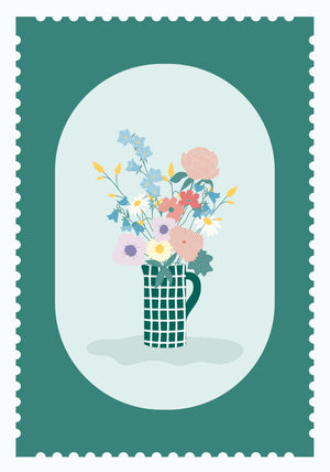 Carte postale L’Été, Le Bouquet de Fleurs – illustration d’un bouquet champêtre dans un pichet vert à carreaux sur fond vert tendre.