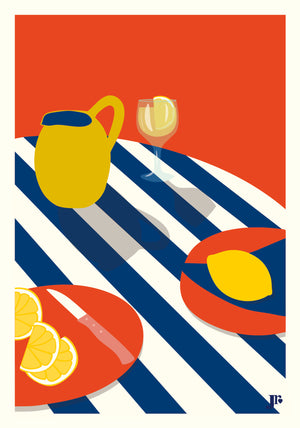 Carte postale seule représentant une table rayée avec citronnade, assiettes rouges et rondelles de citron.