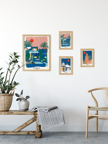 Carte postale illustrée intitulée “Marrakech, Villa Majorelle” par Julie Roubergue, représentant le magnifique jardin luxuriant et la fameuse villa bleue.