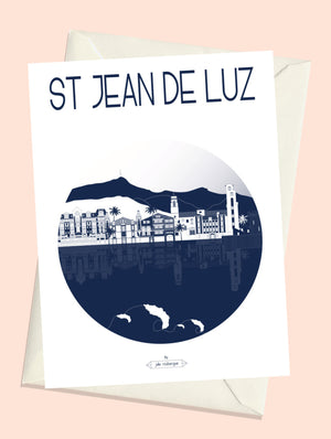 Carte postale Saint-Jean-de-Luz – La Ville (marine) avec son enveloppe: silhouettes basques emblématiques et reflets graphiques dans un cercle stylisé.