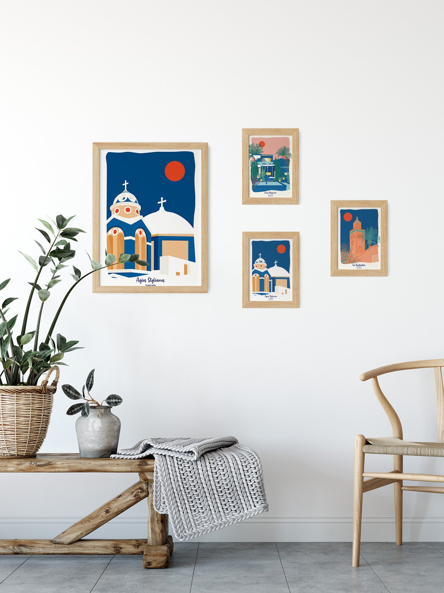 Carte postale illustrée intitulée “Santorin, Agios Stylianos” par Julie Roubergue, représentant une chapelle avec son dôme blanc avec un ciel bleu mediterranéen.