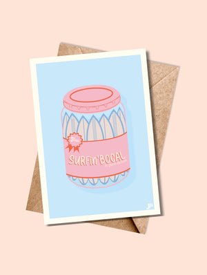 Carte postale SURFin’BOCAL – version bleue – avec enveloppe assortie, posée à plat