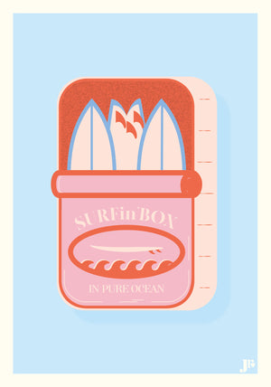 Illustration de la carte postale SURFin'BOX version bleu ciel, avec trois planches de surf dans une boîte rose et bleu clair sur fond pastel.