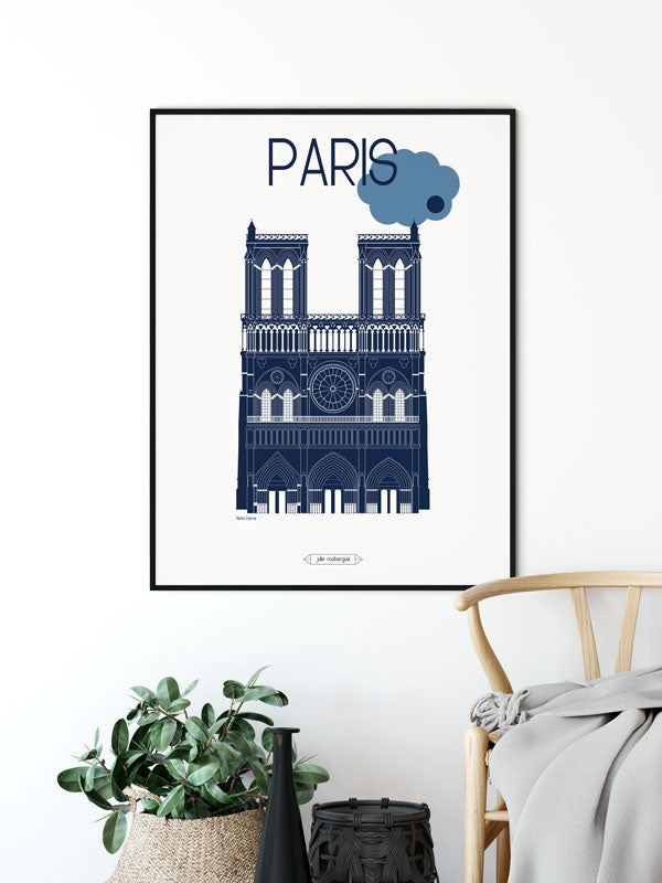 Mise en ambiance murale de l’affiche Notre-Dame – style parisien et raffiné.